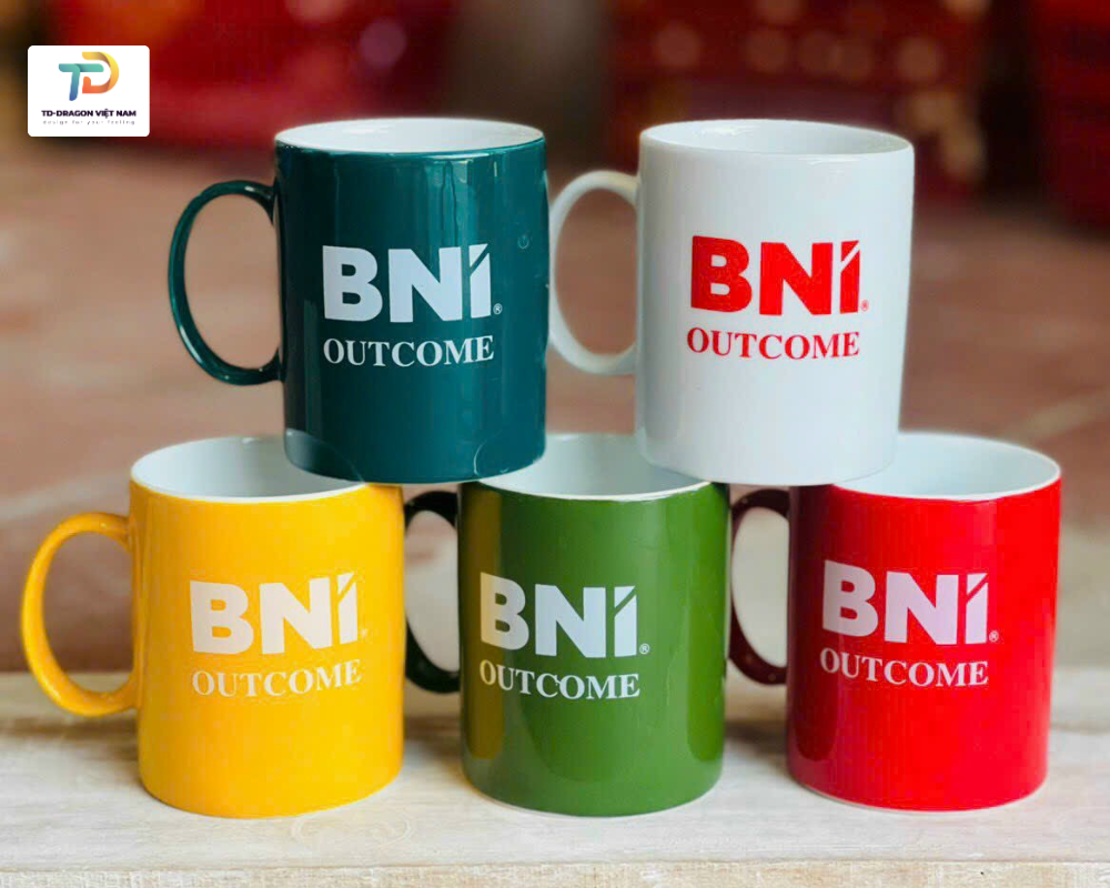 Ly sứ in logo – món quà đơn giản, hữu ích và chỉn chu.
